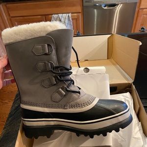 BRAND NEW: Sorel boots